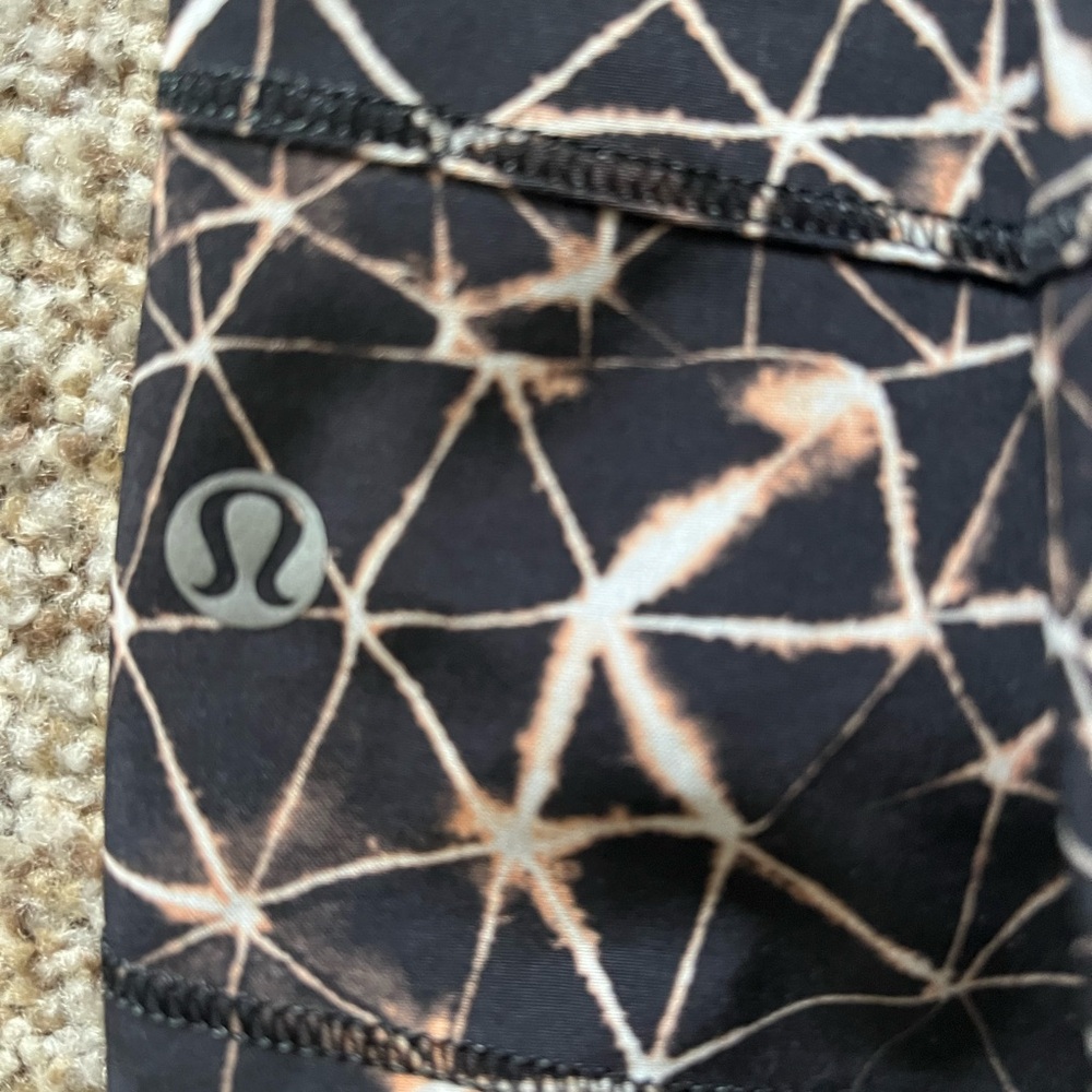 lululemon athletica Geometric Black and Cream Mini Skirt - Picture 3 of 4